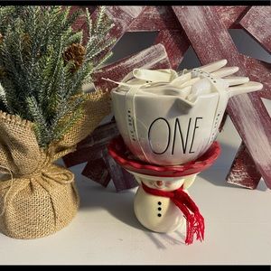 Rae Dunn Measuring Cups with Handles
- US exclusive